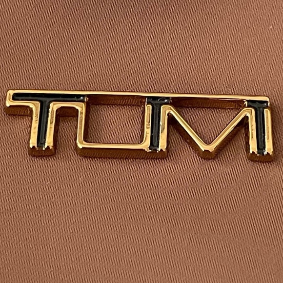 โ๏ธ NWOT Tumi Just In Case Weekender + Pouch - Picture 14 of 15